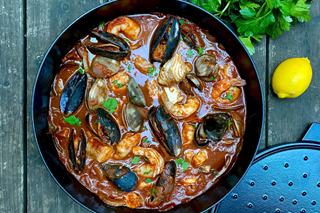 Recept voor mosselen in marinarasaus op de gasbarbecue